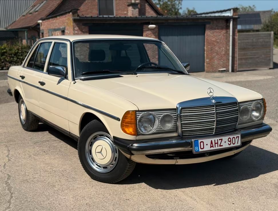 Image of Mercedes W123